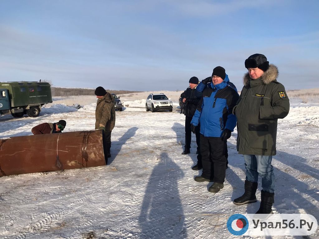 Александр Полухин на месте прорыва водовода в Орске