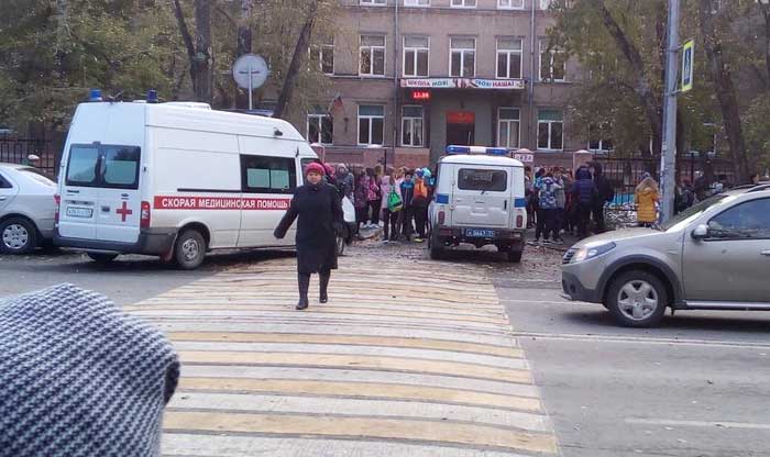 В Челябинске проходит массовая эвакуация из-за угрозы взрыва