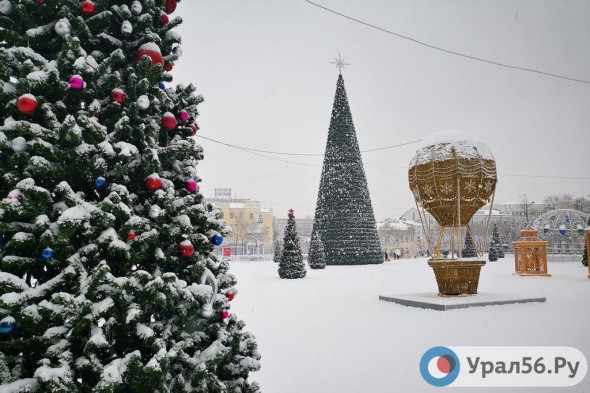 В Оренбурге новогодний городок на площади им. Ленина будет работать до 25 января