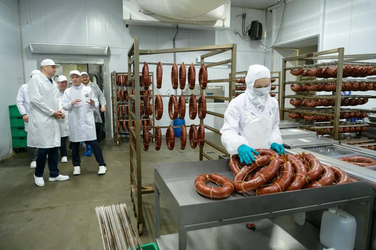 На мясокомбинате. Фото правительства региона