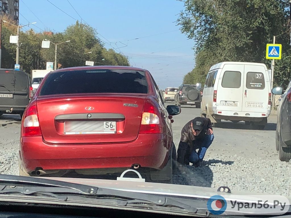Водители застревают на проспекте Ленина в Орске, 27.09.2019