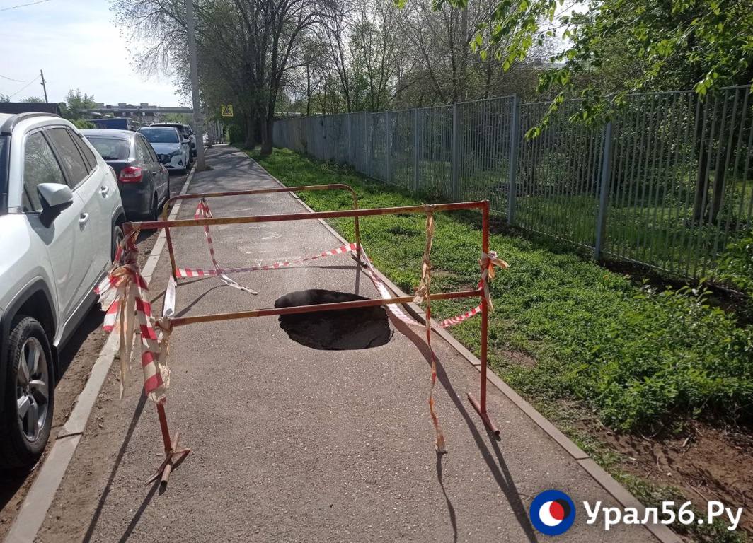 Яма на улице 2-я Линия
