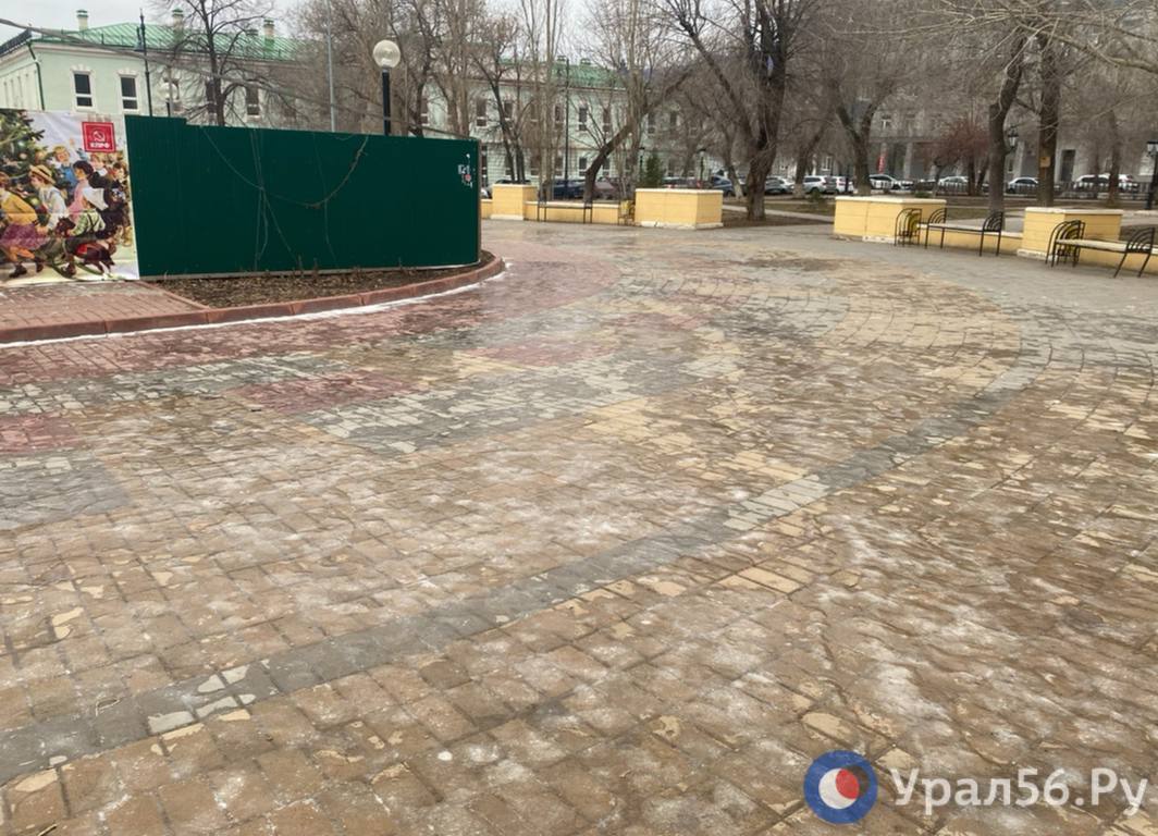 Гололед в центре Оренбурга, 05.12.23
