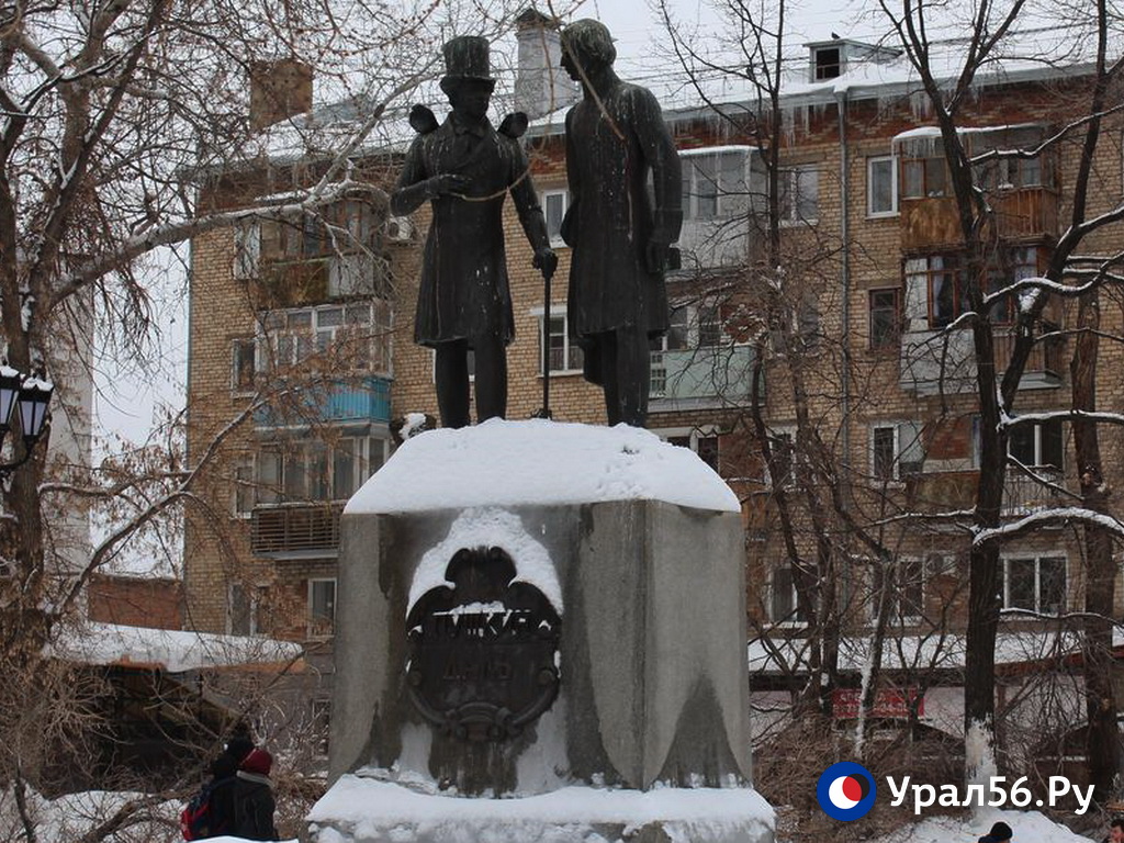 Так выглядел памятник Пушкину и Далю в 3 февраля 2022 года