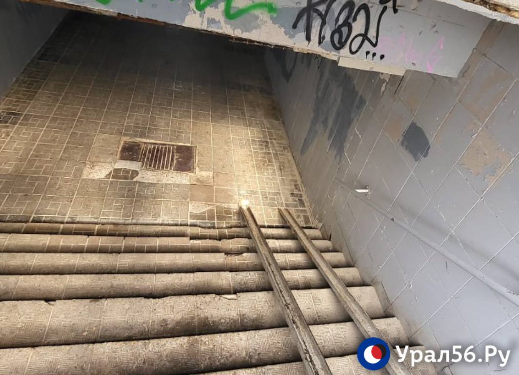 Подземный пешеходный переход в районе театра музыкальной комедии