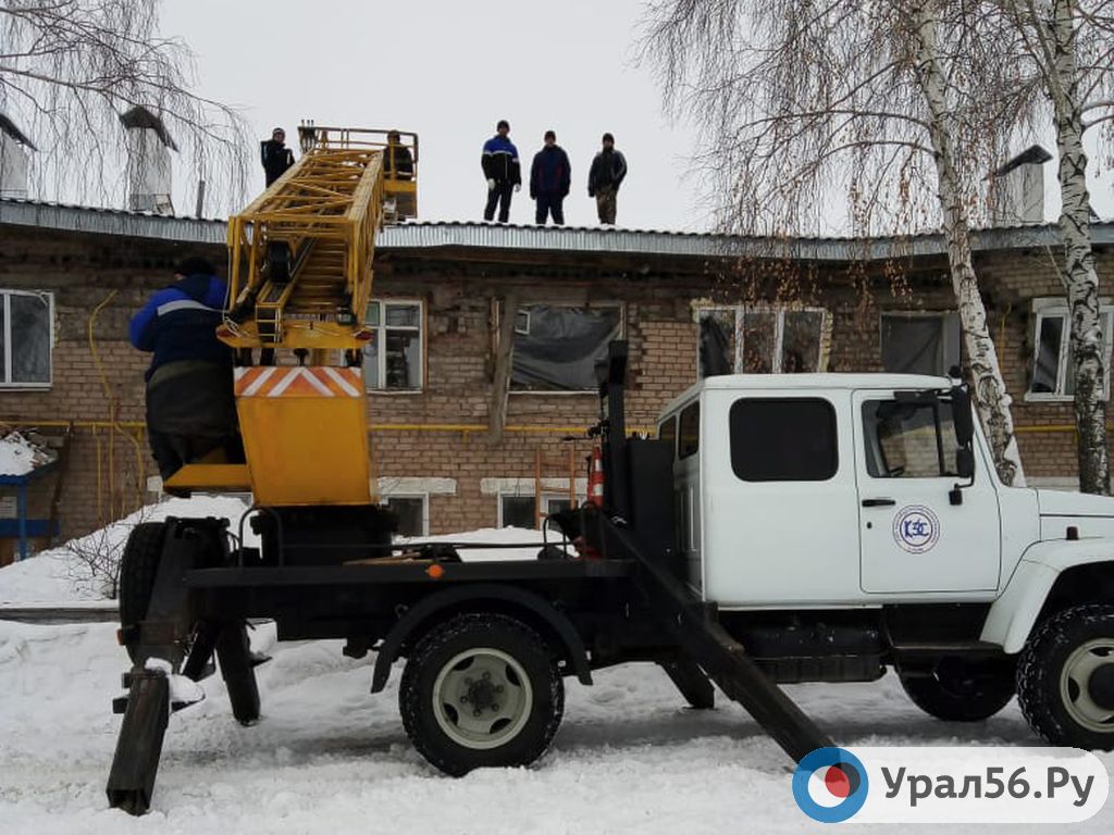 Нужно ли чистить крышу от снега в частном доме