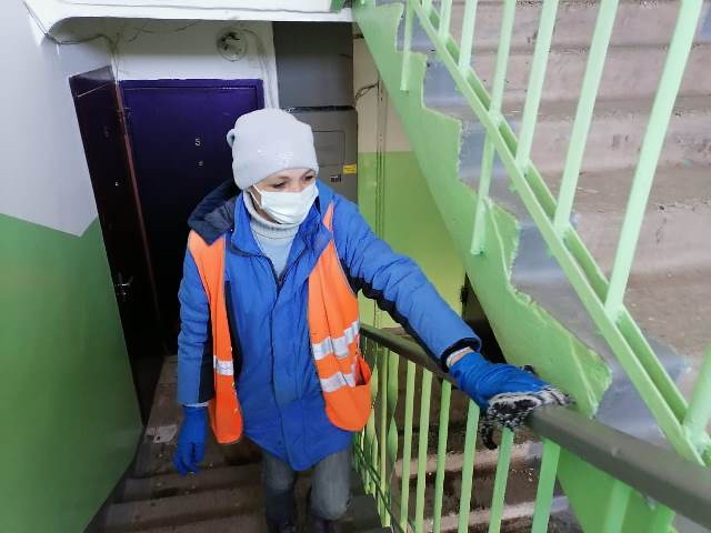 Дезинфекция подъезда в Оренбурге. Источник: Администрация г. Оренбурга