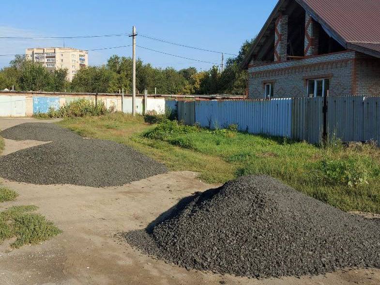 Срез завозят в поселок Рабочий, фото - тг-канал Артема Воробьева