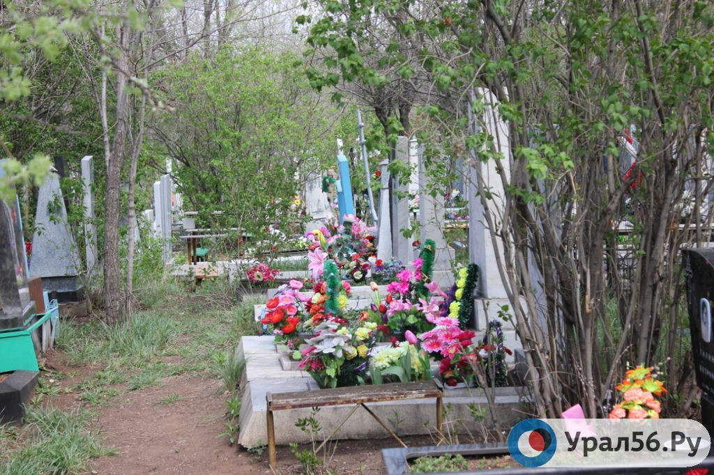 Кладбище, фото из архива