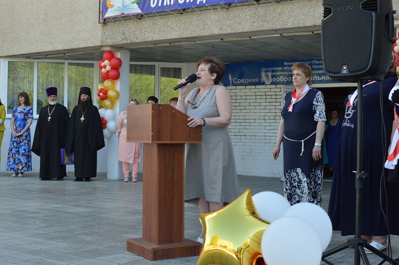 Галина Александровна Холодова (за трибуной)