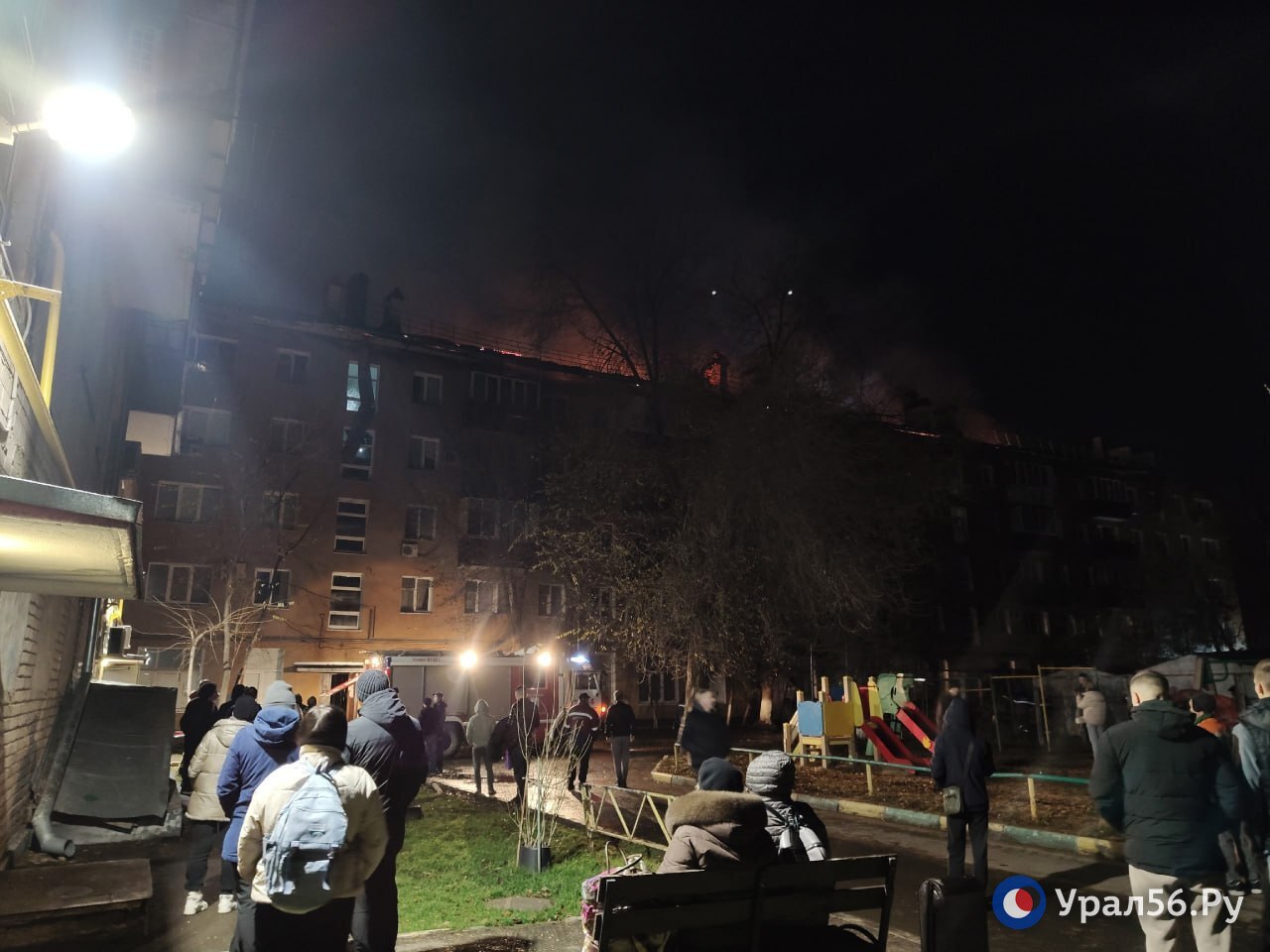 Пострадавшие в пожаре не смогут вернуться в свои квартиры минимум до утра