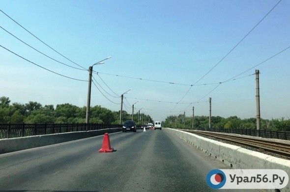 В Орске из-за ремонта дороги перекрыли нижний мост через реку Урал
