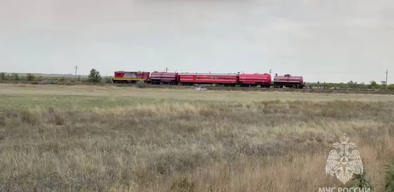 Пожарный поезд приехал на место природного пожара. Источник: МЧС