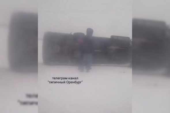 На трассе Оренбург — Самара опрокинулся микроавтобус (видео) 