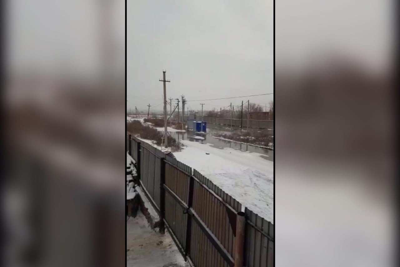 Вода затапливает улицы 