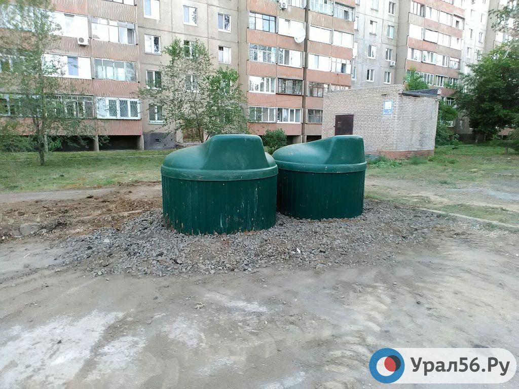 Заглубленные контейнеры. Фото из архива