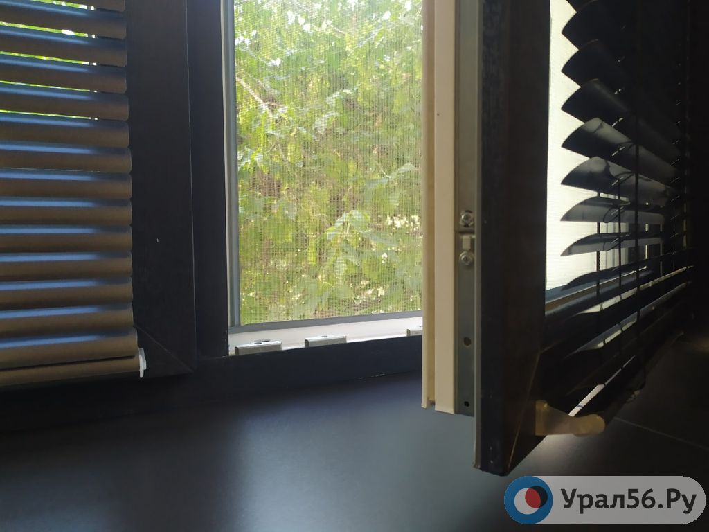 В УМВД рекомендуют не держать окна полностью открытыми в домах с детьми