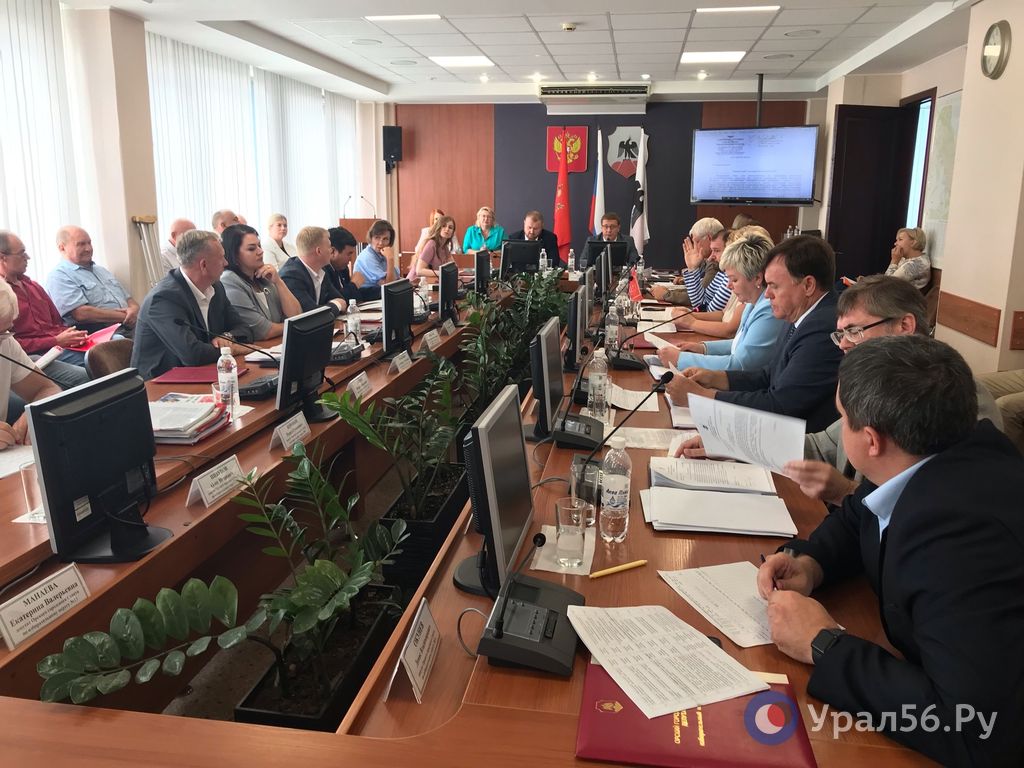 Награды, нормативы канализации и улицы: Какие решения приняли депутаты горсовета Орска на заключительном заседании?