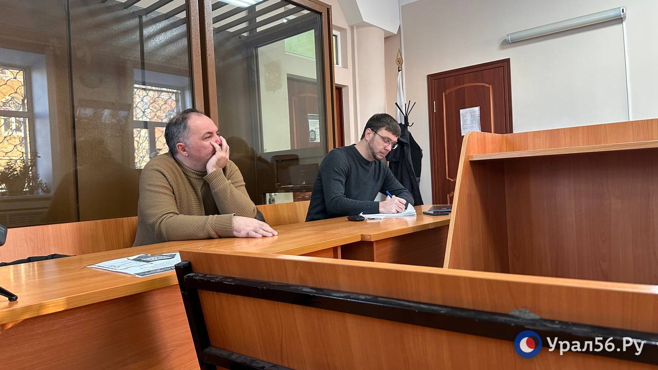 Александр Самбурский в зале суда 