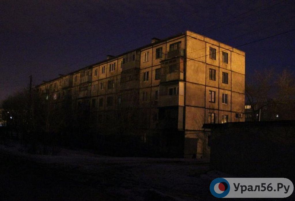 Неосвещенный двор в Орске, 2017 год