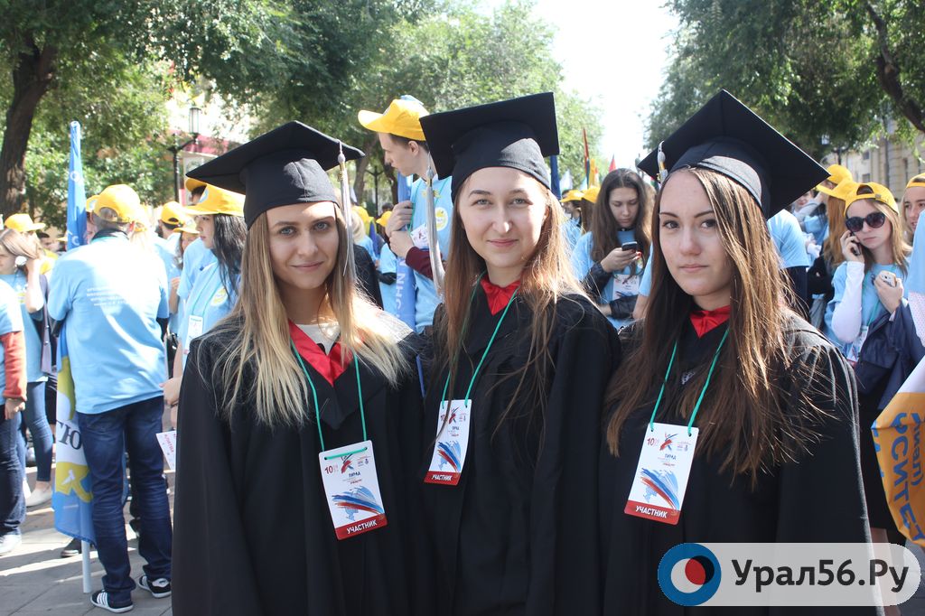 Парад студентов в Оренбурге