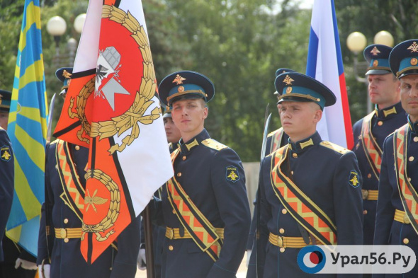 В Орске войсковой части воздушно-космических вооруженных сил РФ вручили боевое знамя