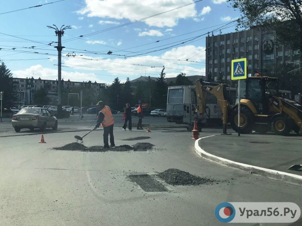 В Орске до сих пор не все подрядчики вышли на гарантийный ремонт дорог