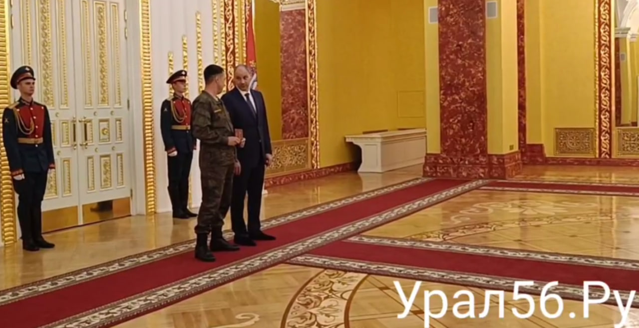 Сегодня губернатор Оренбургской области Денис Паслер вручил государственные награды казакам – участникам СВО.
