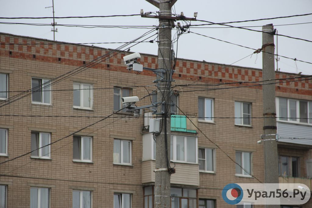 Камеры на перекрестке проспекта Ленина и улицы Тагильской в Орске