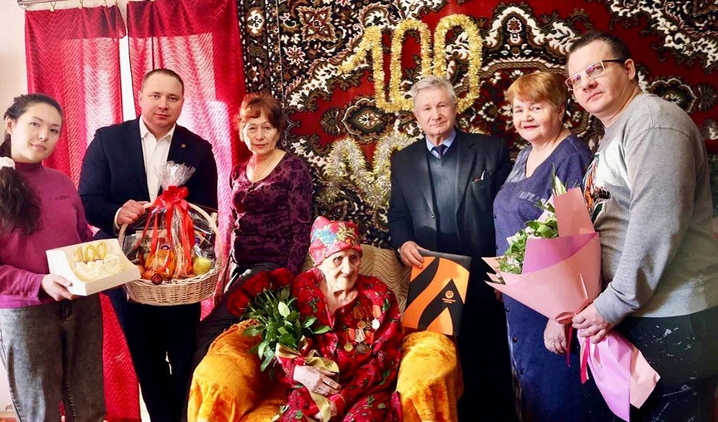 Минизубарзять Шарипова с гостями. Фото: Законодательное собрание области