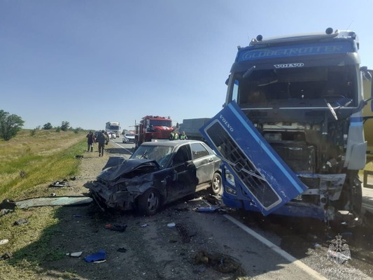 Среди пострадавших в смертельном ДТП с грузовиком на трассе Оренбург-Уфа есть один ребенок