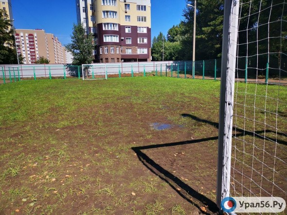 В Оренбурге по поручению президента РФ Владимира Путина построили мини-футбольное поле