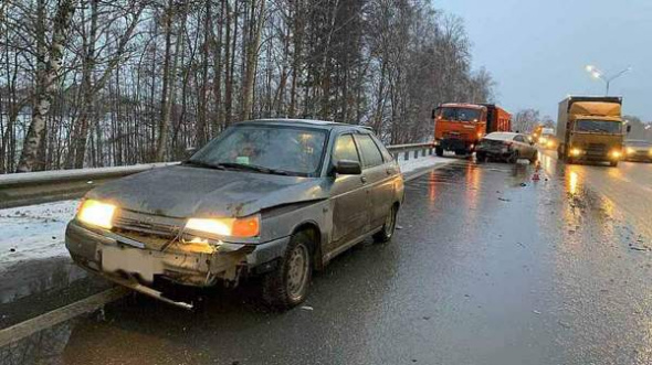 15 машин столкнулись в трех ДТП на трассе Уфа-Оренбург