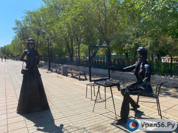 «Дама с зонтиком», «Художник» и «Контрабас» вернулись на главную пешеходную улицу Оренбурга после реставрации