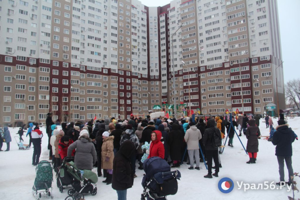 В Оренбурге жители ЖК «Победа» вышли на народный сход и попросили построить школу