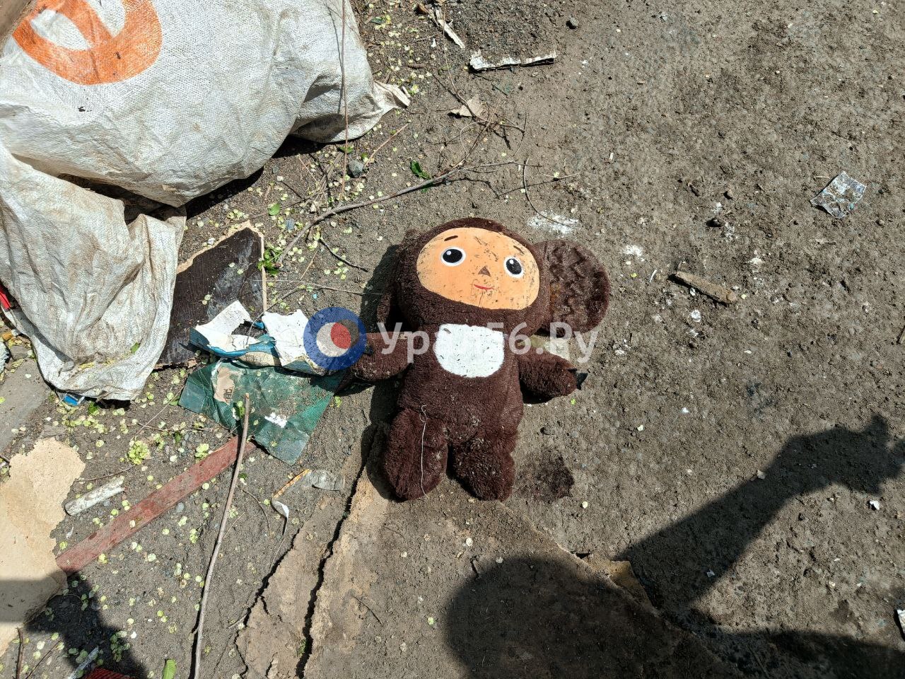 Пострадавший во время наводнения Чебурашка оказался никому не нужен. Оренбург, СМУ, 15 мая