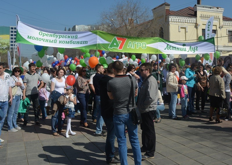 Сотрудники «А7 Агро» на первомайской демонстрации в Оренбурге. Фото: «А7 Агро»