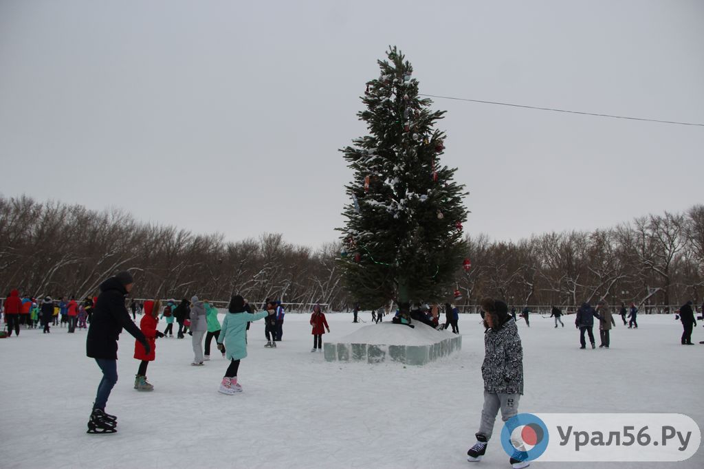 Каток в парке Строителей в Орске