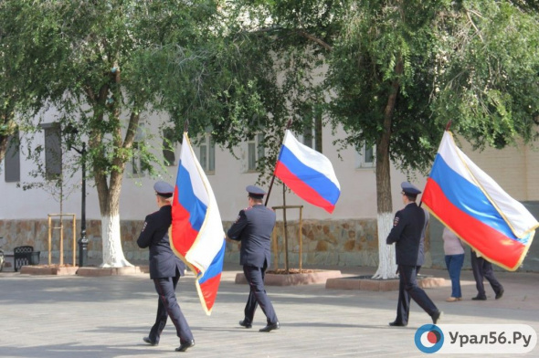 «Это не какая-то формальная обязанность»: 1 сентября в школах Оренбургской области начнется с поднятия флага и исполнения гимна РФ