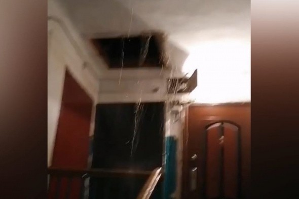 Ночью в Орске на чердаке многоквартирного дома прорвало трубу отопления