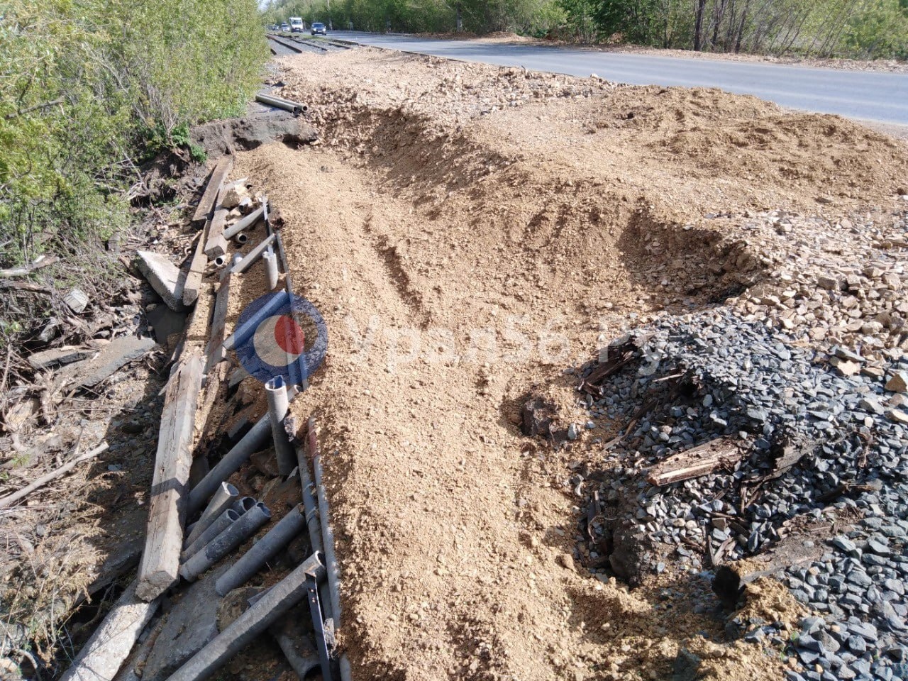 Размытая часть дороги в Орске, фото из архива