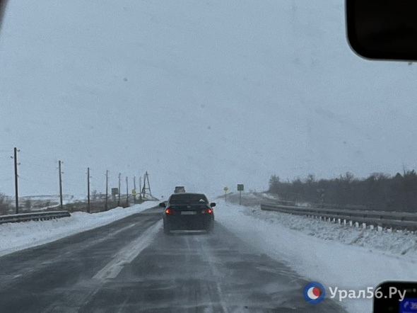 На трассах Оренбургской области сегодня опасно: где-то гололед, где-то колея и снежная каша