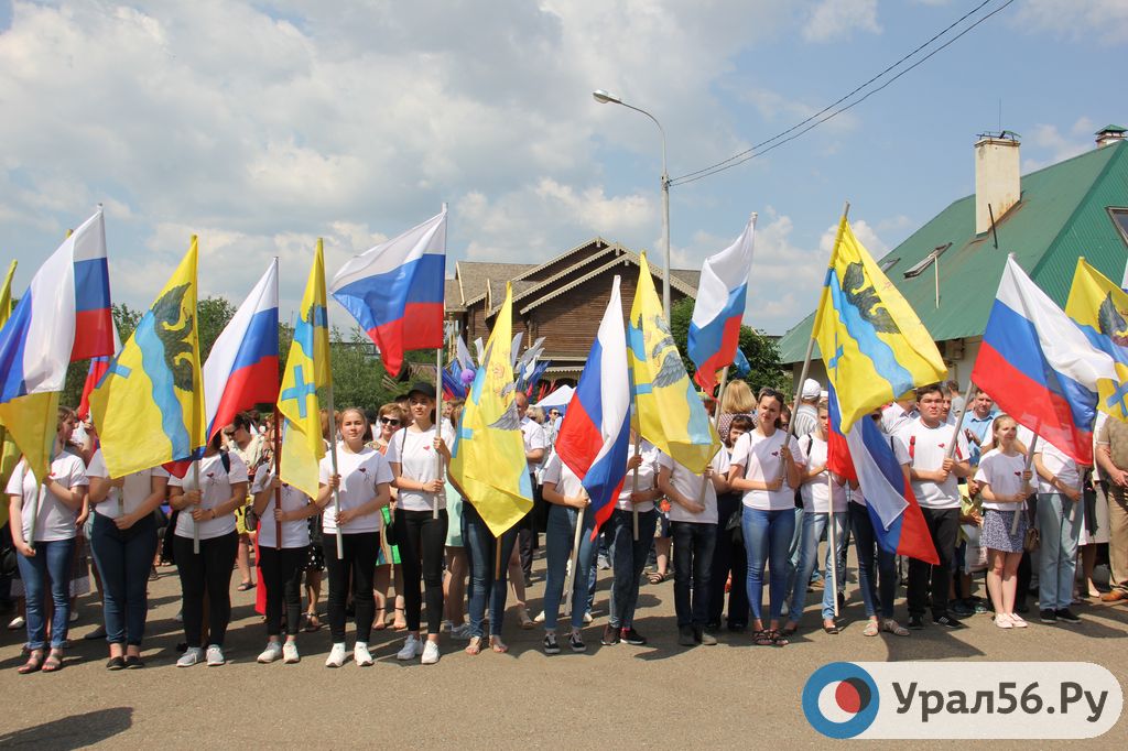 Какое население города оренбурга. Оренбург население. Оренбург люди. Население города Оренбург.