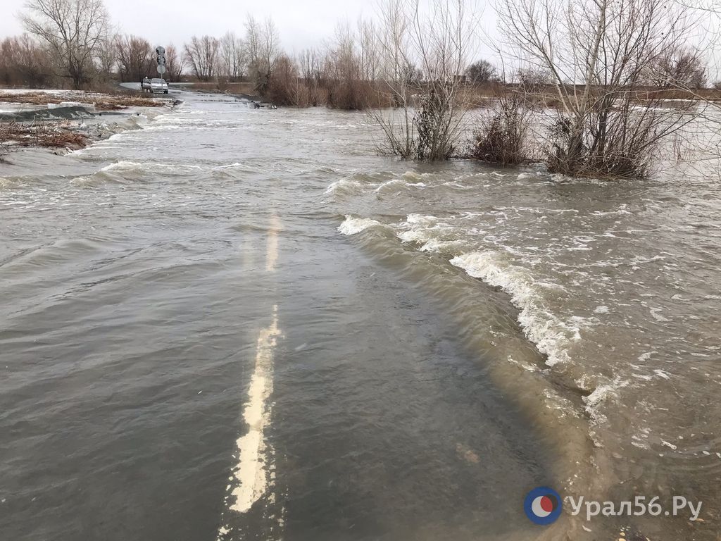 Мост через Орь во время затопления, фото из архива