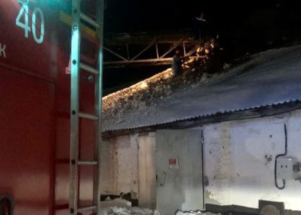 Пожар на складе. Фото: ГУ МЧС России по Оренбургской области