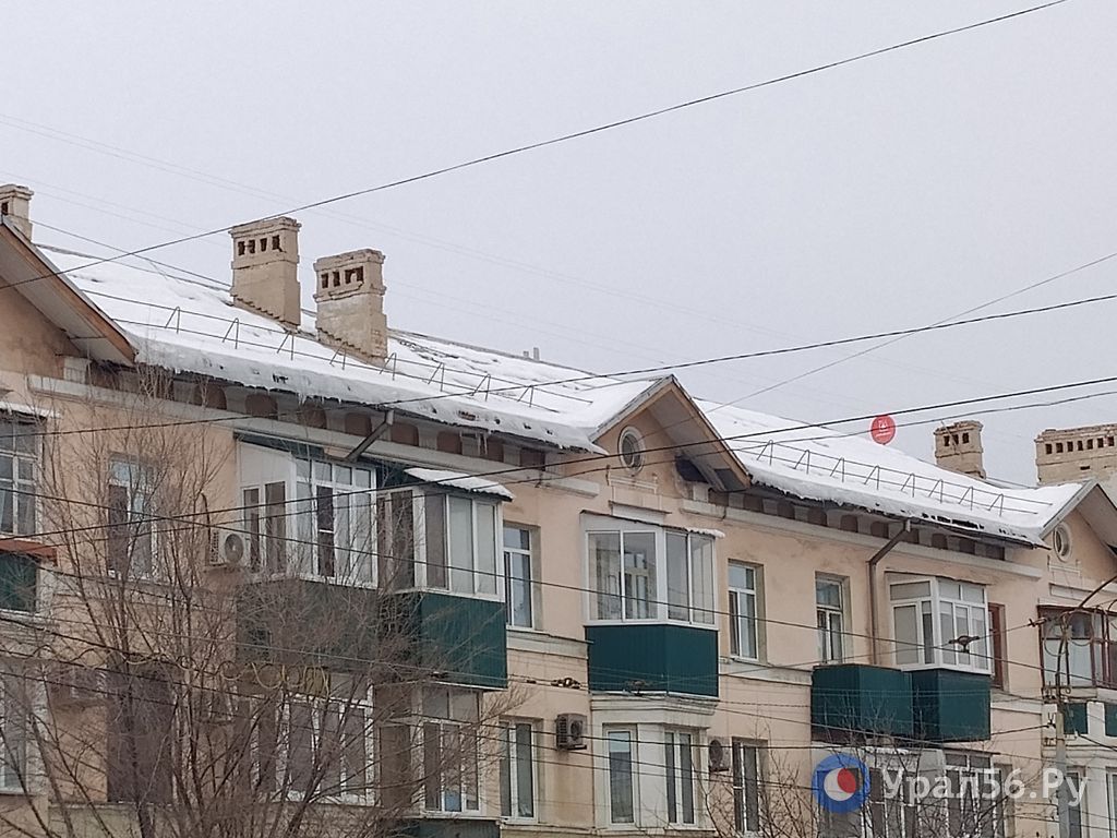 Крыша дома №47 по пр. Ленина в Орске, 17.02.2026