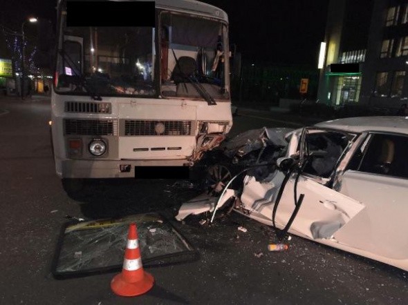 ДТП в Оренбурге: столкнулись Jaguar и автобус 