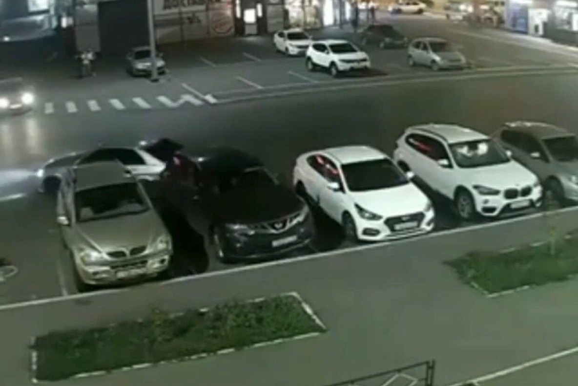 ДТП в Оренбурге на Салмышской, фото: стоп-кадр из видео.