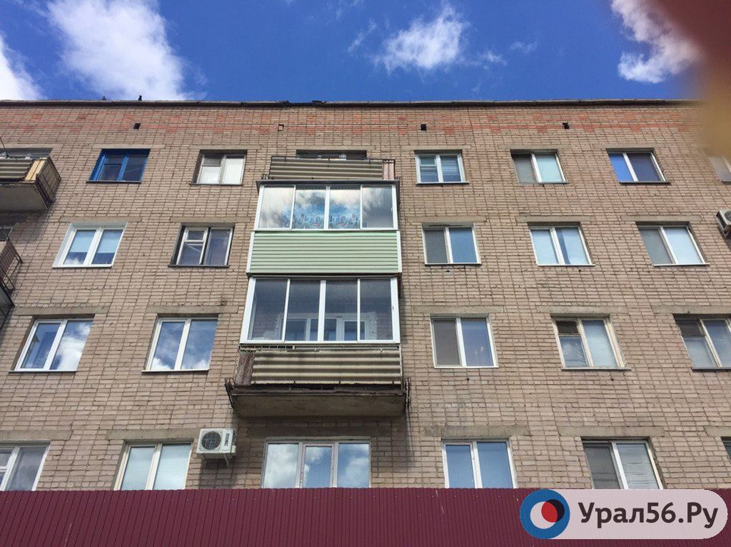 Отвечает вице-президент ГК АРИН руководитель межрегиональной жилищной программы «Переезжаем в Петербург» Николай Лавров