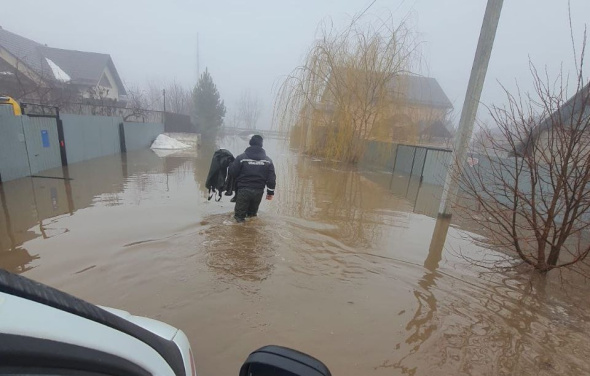 Ситуацию с паводком в Оренбурге назвали напряженной. Последние данные на 2 апреля 